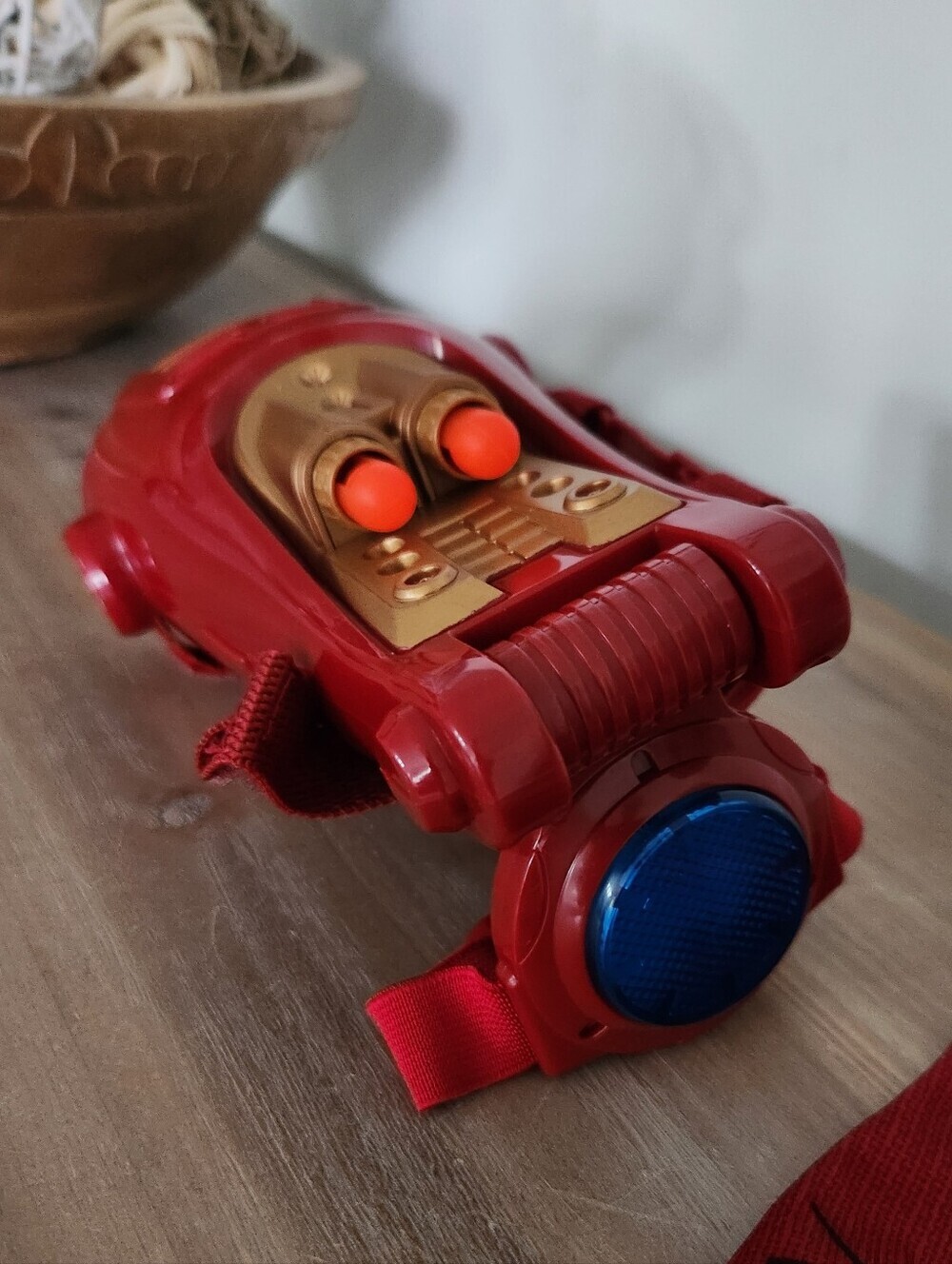 Marvel Avengers Iron Man Tri-Power Repulsor Gauntlet Toy Lights & Sound - Picture 2 of 10